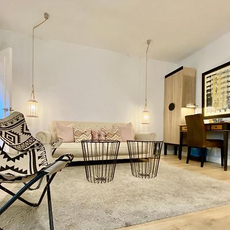Charming La Casa De La Castellana Apartment Madrid Exterior photo