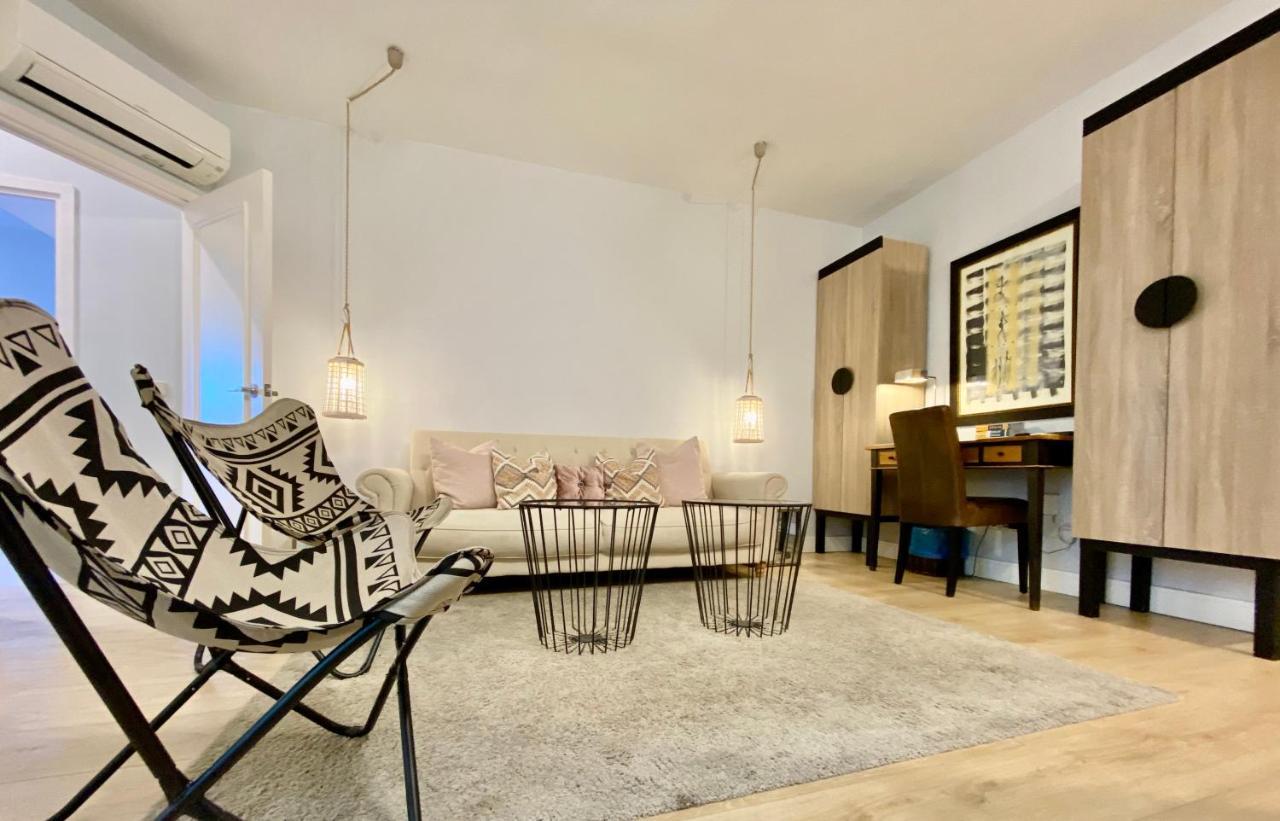 Charming La Casa De La Castellana Apartment Madrid Exterior photo